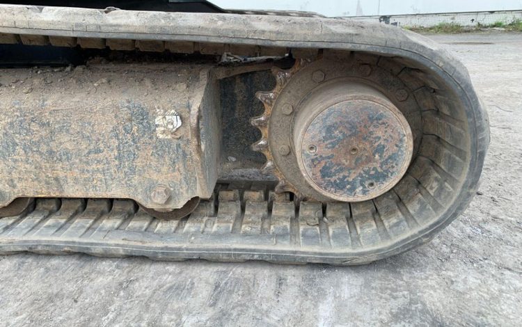 HYUNDAI MINI PELLE SUR CHENILLE 3,8 TONNES  ROB1805