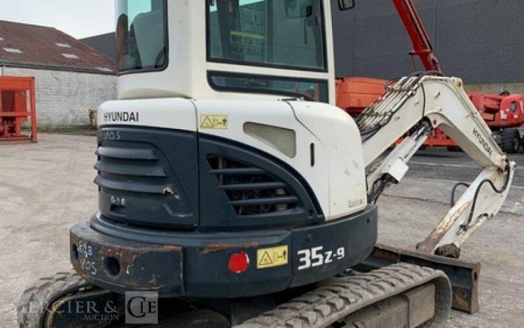 HYUNDAI MINI PELLE SUR CHENILLE 3,8 TONNES  ROB1805