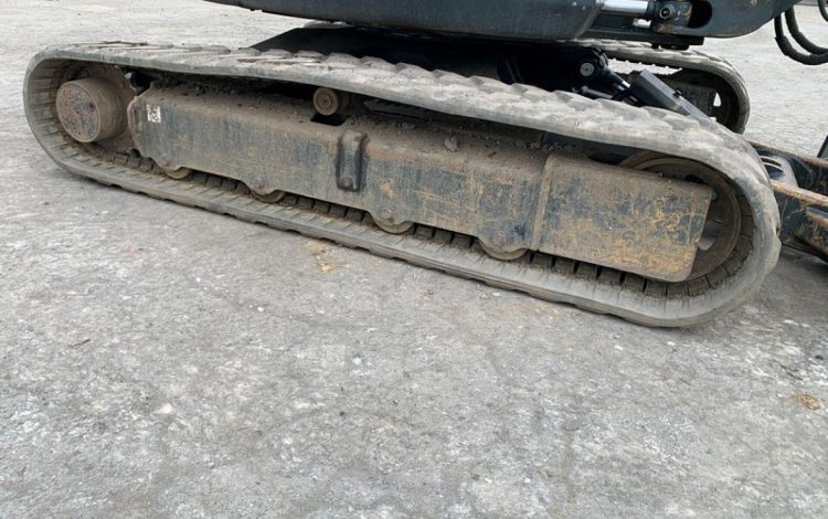 HYUNDAI MINI PELLE SUR CHENILLE 3,8 TONNES  ROB1805