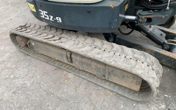 HYUNDAI MINI PELLE SUR CHENILLE 3,8 TONNES  ROB1805