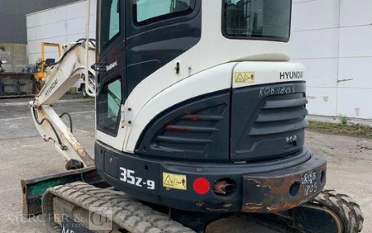 HYUNDAI MINI PELLE SUR CHENILLE 3,8 TONNES  ROB1805