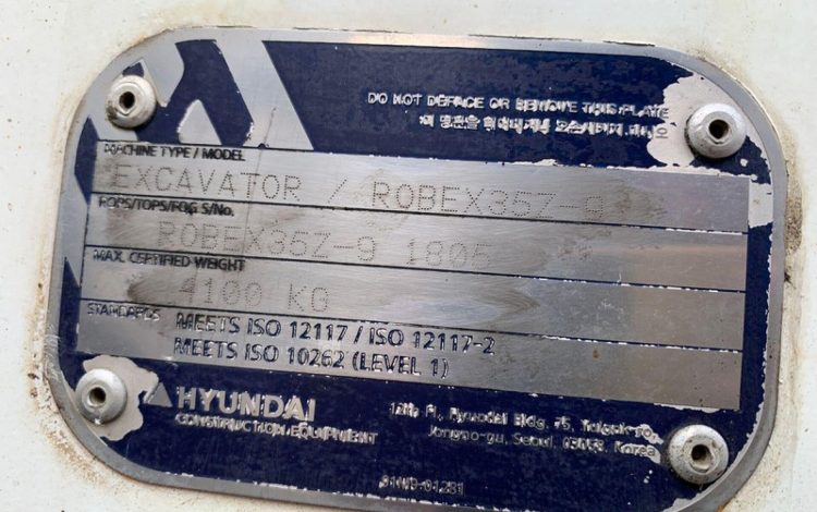 HYUNDAI MINI PELLE SUR CHENILLE 3,8 TONNES  ROB1805