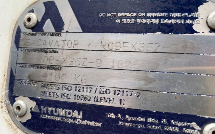 HYUNDAI MINI PELLE SUR CHENILLE 3,8 TONNES  ROB1805