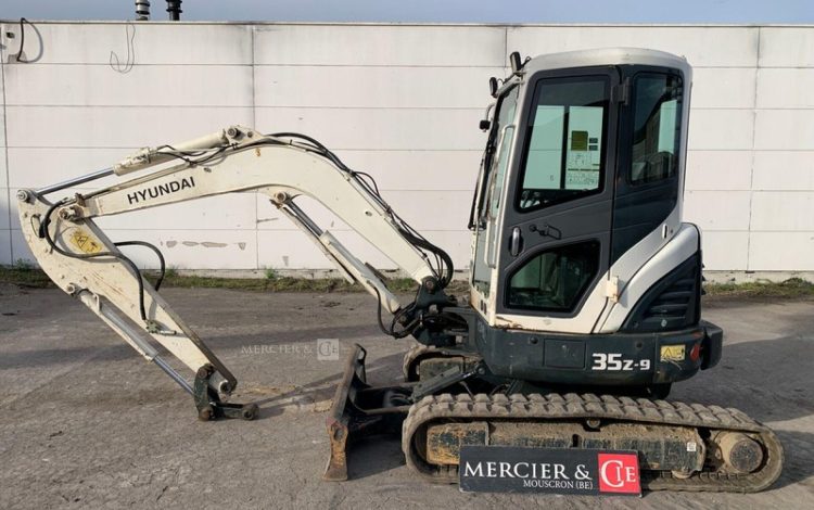 HYUNDAI MINI PELLE SUR CHENILLES 3,8 TONNES  ROB1812