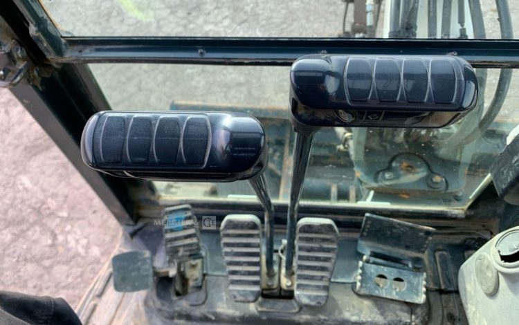 HYUNDAI MINI PELLE SUR CHENILLES 3,8 TONNES  ROB1812