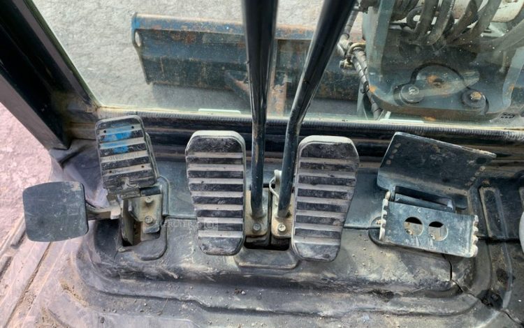 HYUNDAI MINI PELLE SUR CHENILLES 3,8 TONNES  ROB1812