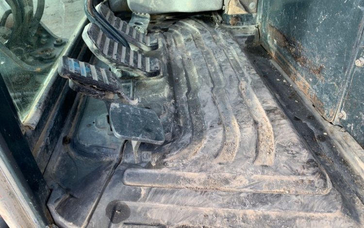 HYUNDAI MINI PELLE SUR CHENILLES 3,8 TONNES  ROB1812