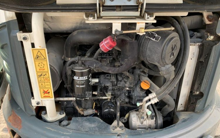 HYUNDAI MINI PELLE SUR CHENILLES 3,8 TONNES  ROB1812