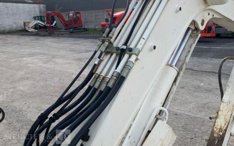 HYUNDAI MINI PELLE SUR CHENILLES 3,8 TONNES  ROB1812