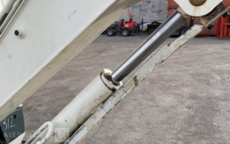 HYUNDAI MINI PELLE SUR CHENILLES 3,8 TONNES  ROB1812