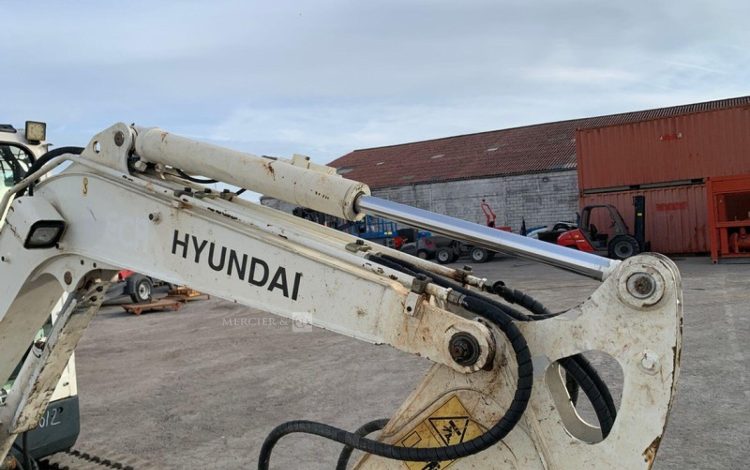 HYUNDAI MINI PELLE SUR CHENILLES 3,8 TONNES  ROB1812