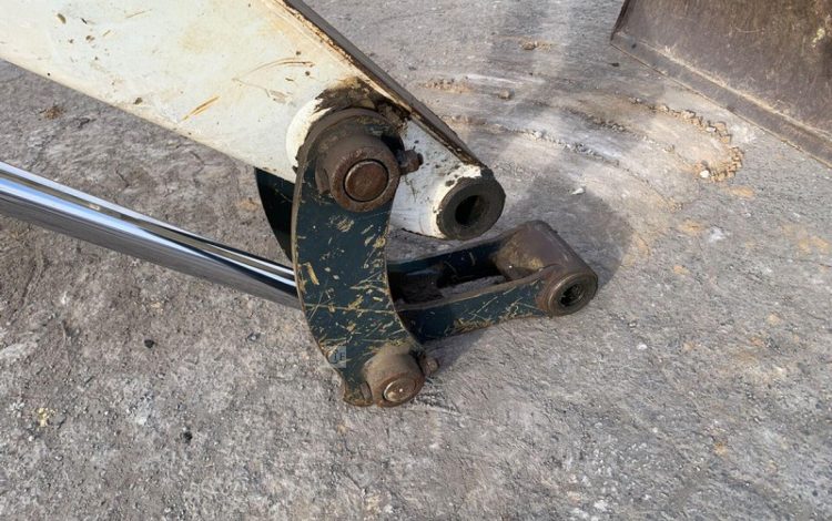 HYUNDAI MINI PELLE SUR CHENILLES 3,8 TONNES  ROB1812