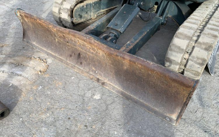 HYUNDAI MINI PELLE SUR CHENILLES 3,8 TONNES  ROB1812