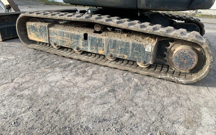 HYUNDAI MINI PELLE SUR CHENILLES 3,8 TONNES  ROB1812