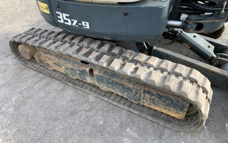 HYUNDAI MINI PELLE SUR CHENILLES 3,8 TONNES  ROB1812