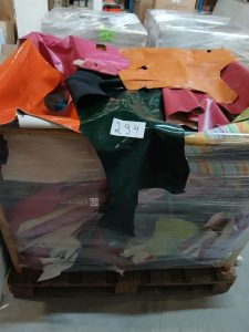 autre Cuirs colorés en chutes et peaux entières  284