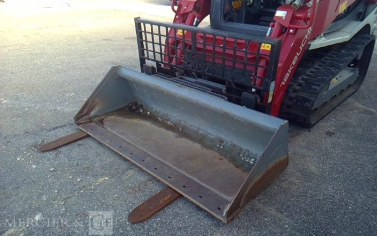 TAKEUCHI CHARGEUR TL10V-2  + GODET + TABLIER FOURCHE 175H AN2023 GRIS 62024