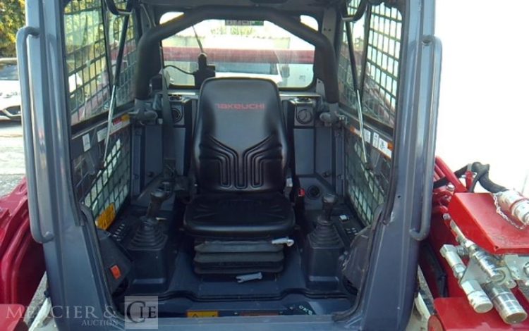 TAKEUCHI CHARGEUR TL10V-2  + GODET + TABLIER FOURCHE 175H AN2023 GRIS 62024