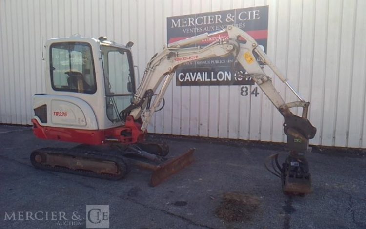 TAKEUCHI MINIPELLE TB 225 2T4 2073H AN2021 + PINCE MARTIN UG AN2021 GRIS 66401