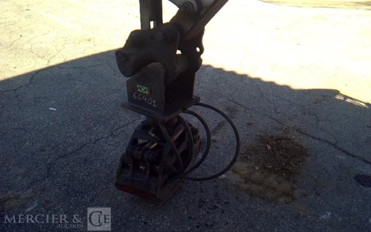 TAKEUCHI MINIPELLE TB 225 2T4 2073H AN2021 + PINCE MARTIN UG AN2021 GRIS 66401
