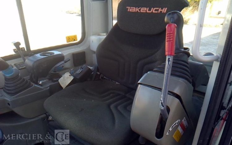 TAKEUCHI MINIPELLE TB 225 2T4 2073H AN2021 + PINCE MARTIN UG AN2021 GRIS 66401