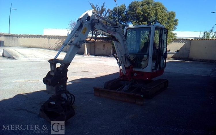 TAKEUCHI MINIPELLE TB 225 2T4 2073H AN2021 + PINCE MARTIN UG AN2021 GRIS 66401