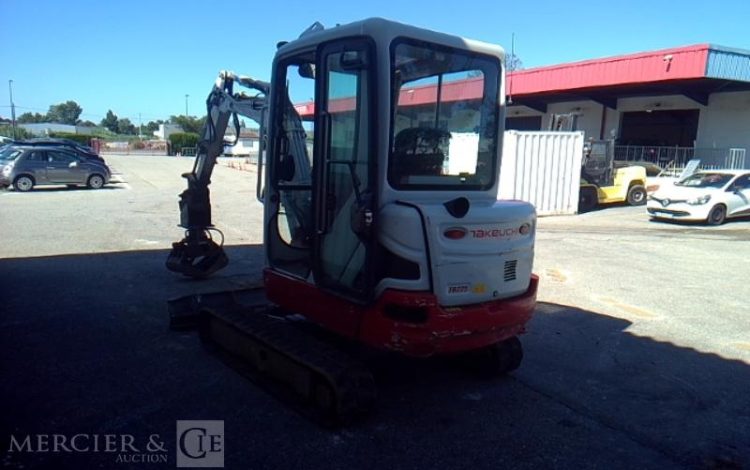 TAKEUCHI MINIPELLE TB 225 2T4 2073H AN2021 + PINCE MARTIN UG AN2021 GRIS 66401