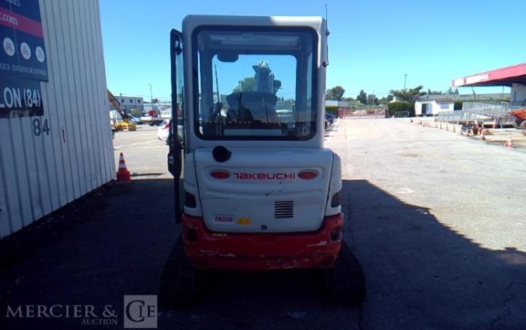 TAKEUCHI MINIPELLE TB 225 2T4 2073H AN2021 + PINCE MARTIN UG AN2021 GRIS 66401