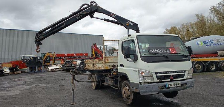 MITSUBISHI CANTER BENNE AVEC GRUE HIAB MODELE XS BLANC 997BDW69
