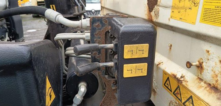 MITSUBISHI CANTER BENNE AVEC GRUE HIAB MODELE XS BLANC 997BDW69