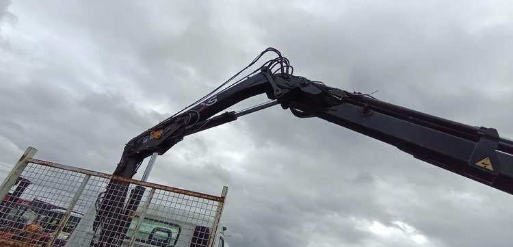 MITSUBISHI CANTER BENNE AVEC GRUE HIAB MODELE XS BLANC 997BDW69