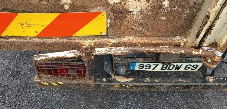 MITSUBISHI CANTER BENNE AVEC GRUE HIAB MODELE XS BLANC 997BDW69