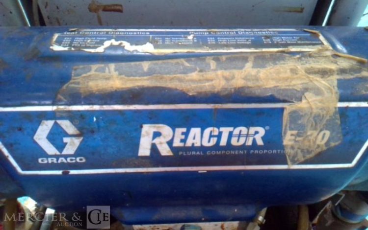 GRACO MACHINE A PULVERISER MOUSSE POLYURETHANE REACTOR  E-30 BLEU A1209