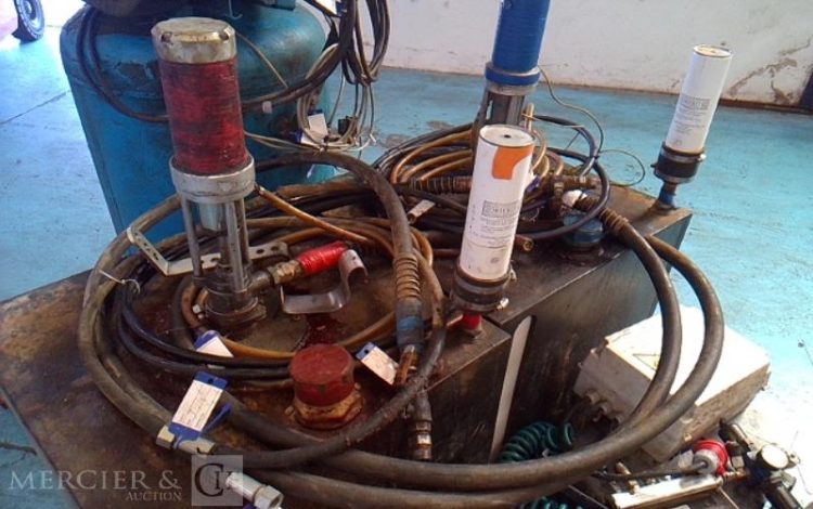 GRACO MACHINE A PULVERISER MOUSSE POLYURETHANE REACTOR  E-30 BLEU A1209