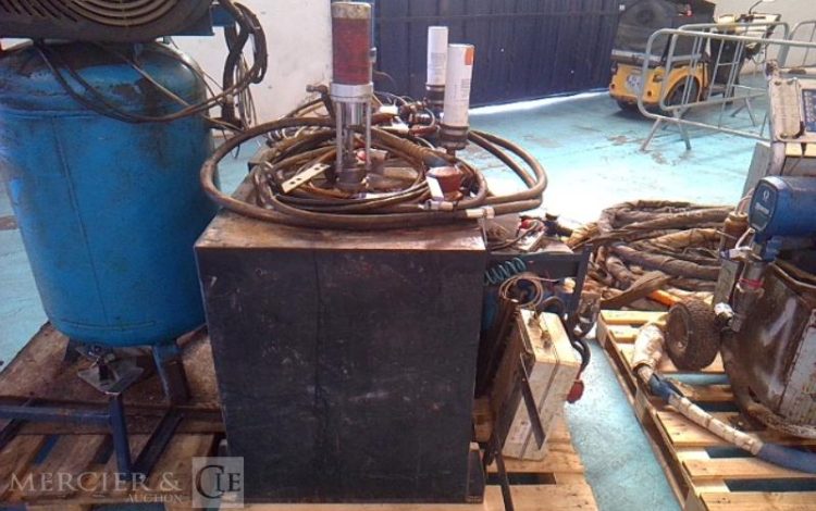GRACO MACHINE A PULVERISER MOUSSE POLYURETHANE REACTOR  E-30 BLEU A1209