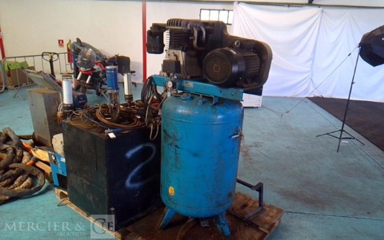 GRACO MACHINE A PULVERISER MOUSSE POLYURETHANE REACTOR  E-30 BLEU A1209