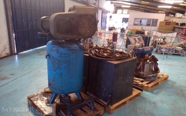 GRACO MACHINE A PULVERISER MOUSSE POLYURETHANE REACTOR  E-30 BLEU A1209