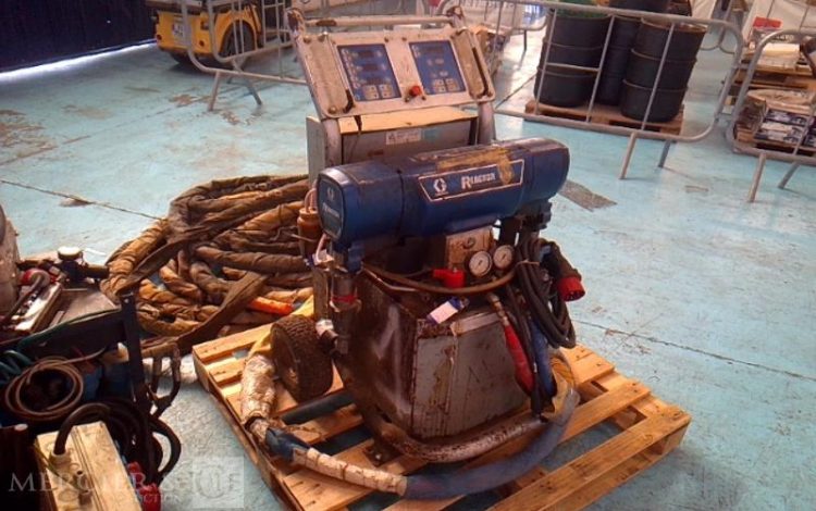 GRACO MACHINE A PULVERISER MOUSSE POLYURETHANE REACTOR  E-30 BLEU A1209
