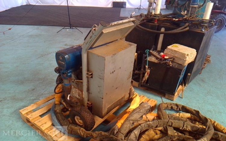 GRACO MACHINE A PULVERISER MOUSSE POLYURETHANE REACTOR  E-30 BLEU A1209