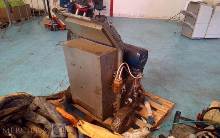 GRACO MACHINE A PULVERISER MOUSSE POLYURETHANE REACTOR  E-30 BLEU A1209