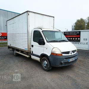 RENAULT MASTER 2 PHASE 3 2,5 DCI 100 CV AVEC CAISSE 20M3  – DIESEL – 139767 KMS BLANC AV-268-EG