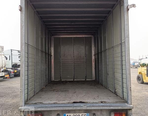 RENAULT MASTER 2 PHASE 3 2,5 DCI 100 CV AVEC CAISSE 20M3  – DIESEL – 139767 KMS BLANC AV-268-EG