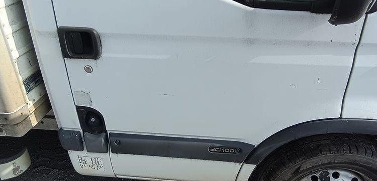 RENAULT MASTER 2 PHASE 3 2,5 DCI 100 CV AVEC CAISSE 20M3  – DIESEL – 139767 KMS BLANC AV-268-EG