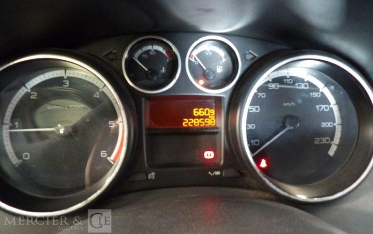 PEUGEOT 308 GENERATION-I 1.6 HDI 90CH BUSINESS BLANC BY-385-SD