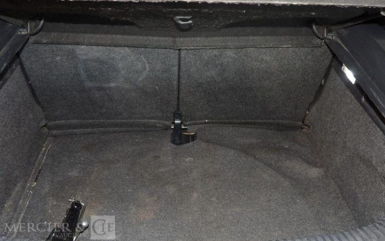 VOLKSWAGEN SCIROCCO NOIR CA-338-KP