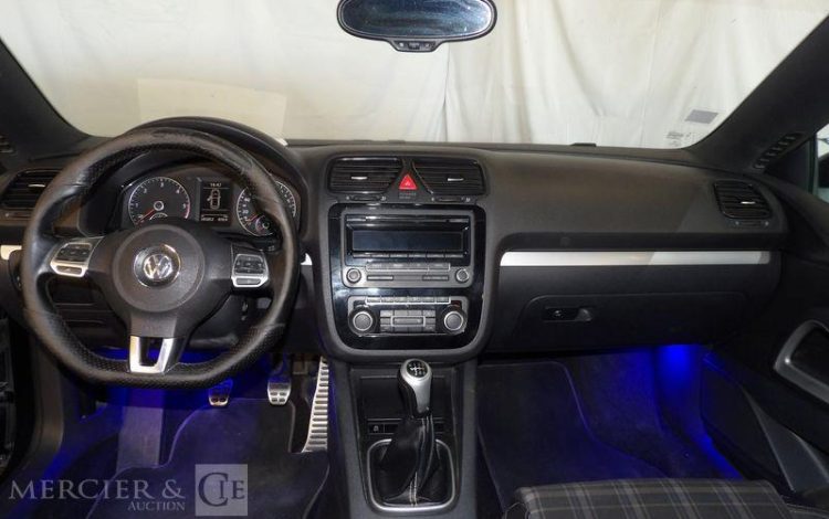 VOLKSWAGEN SCIROCCO NOIR CA-338-KP