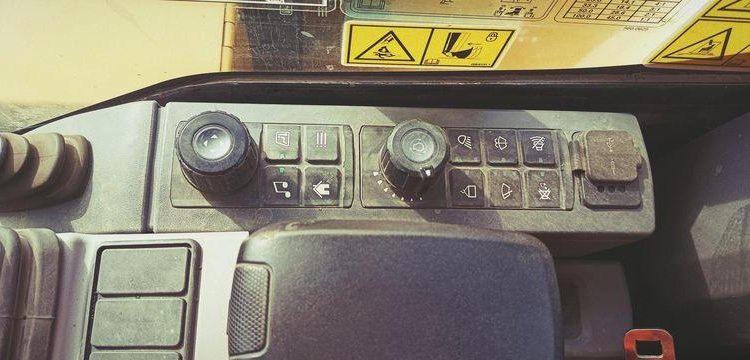 CATERPILLAR PELLE SUR CHENILLES 306-CR – DIESEL – 6,4 TONNES – 1715 HEURES – ANNEE 2021  CAT311