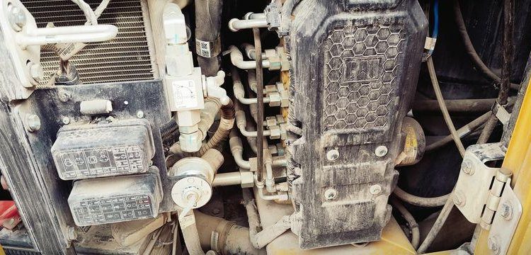 CATERPILLAR PELLE SUR CHENILLES 306-CR – DIESEL – 6,4 TONNES – 1715 HEURES – ANNEE 2021  CAT311