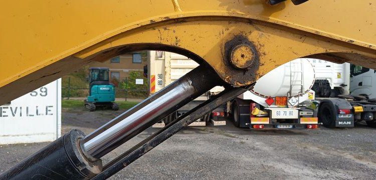 CATERPILLAR PELLE SUR CHENILLES 306-CR – DIESEL – 6,4 TONNES – 1715 HEURES – ANNEE 2021  CAT311