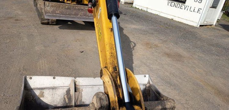 CATERPILLAR PELLE SUR CHENILLES 306-CR – DIESEL – 6,4 TONNES – 1715 HEURES – ANNEE 2021  CAT311